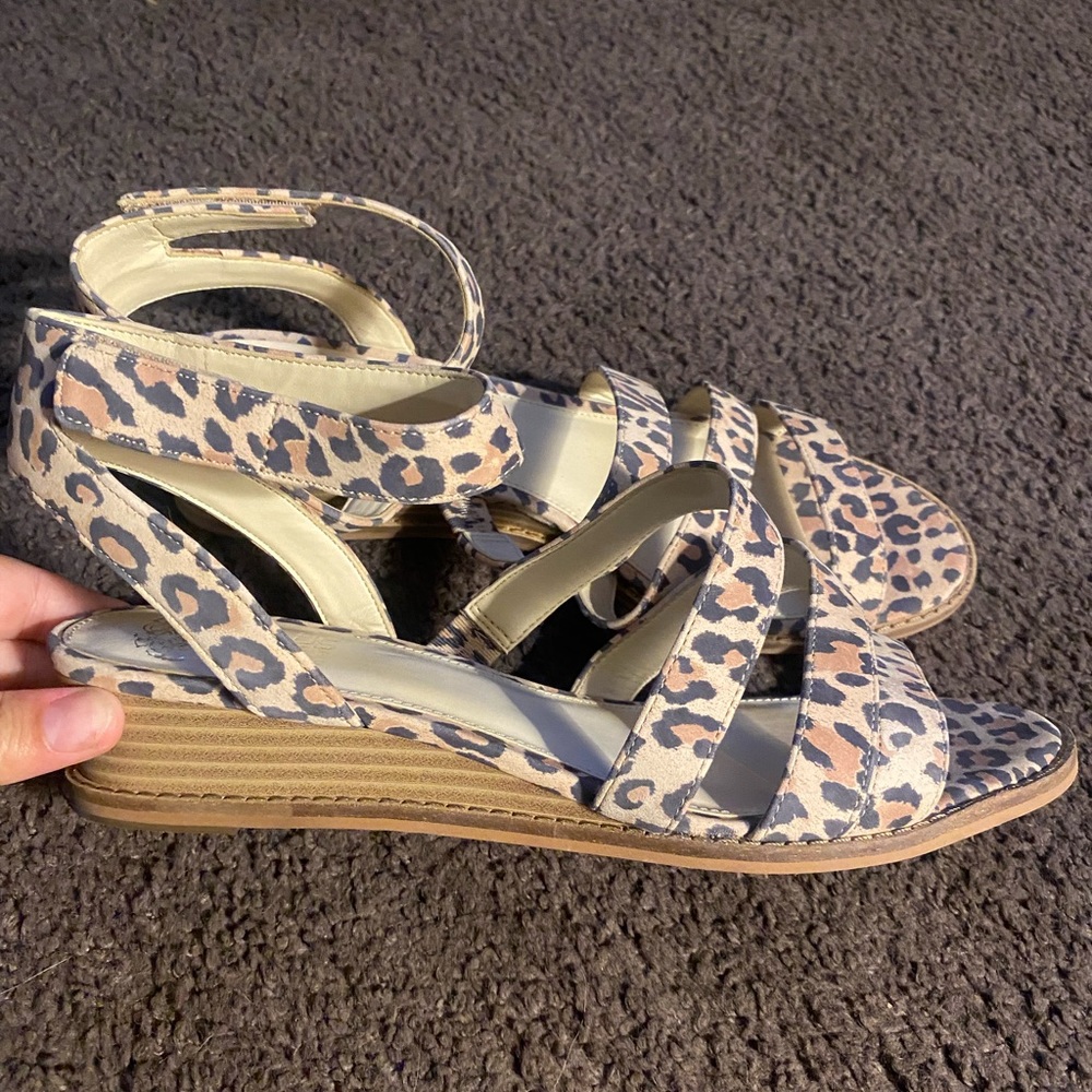 Like New Vince Camuto Leopard Sandals Sz 9 - Picture 6 of 6